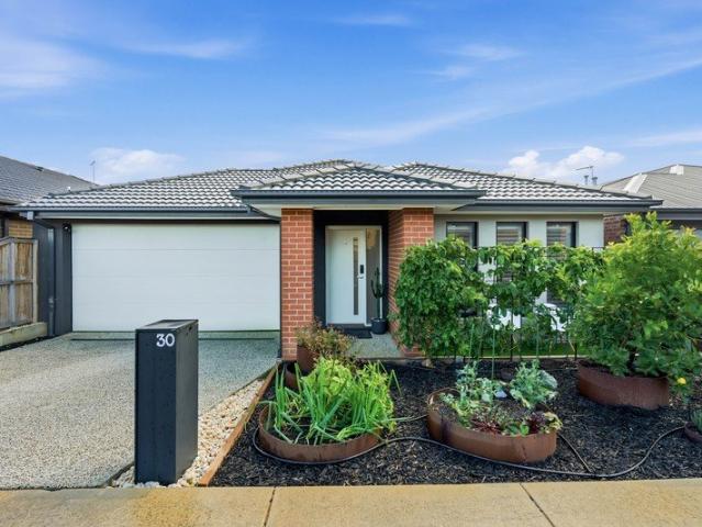 Contemporary Style, Effortless Living & Exceptional Convenience