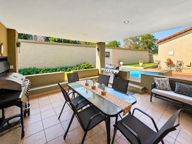 contemporary style. exceptional comf.
