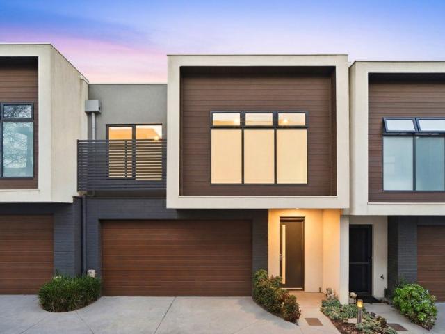 Contemporary Style, Family Flexibility and Low Maintenance Living