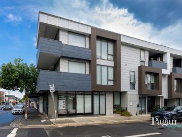 CONTEMPORARY STYLE IN A PRIME PARKSIDE POCKET