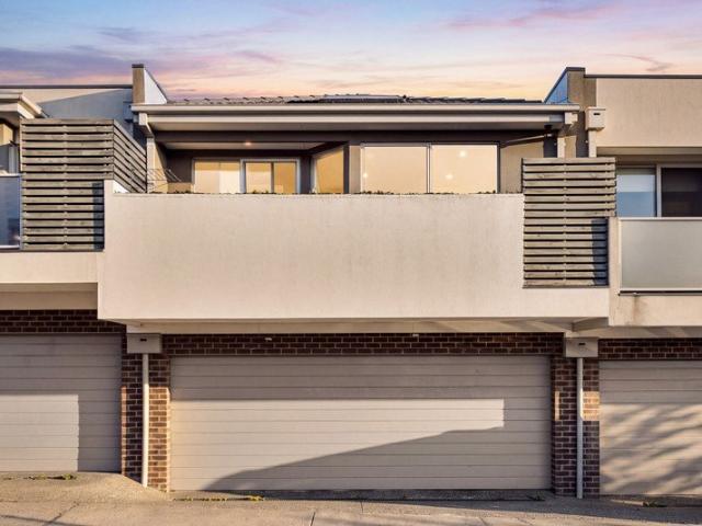 Contemporary Style in an Exceptionally Convenient Location