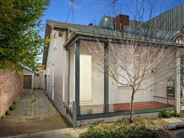 CONTEMPORARY STYLE IN PRIZED POCKET