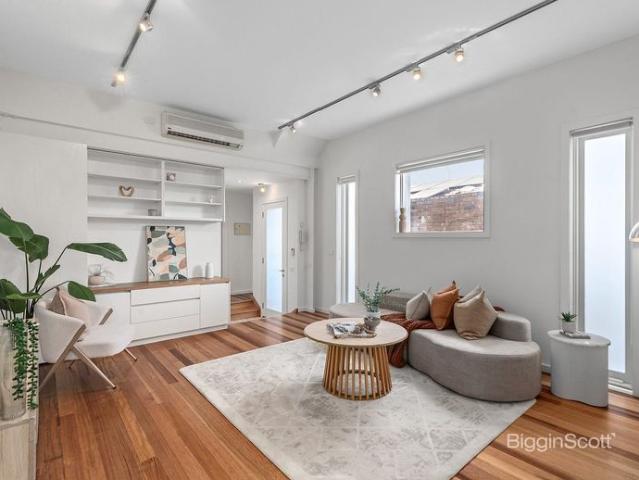 CONTEMPORARY STYLE IN PRIZED POCKET!