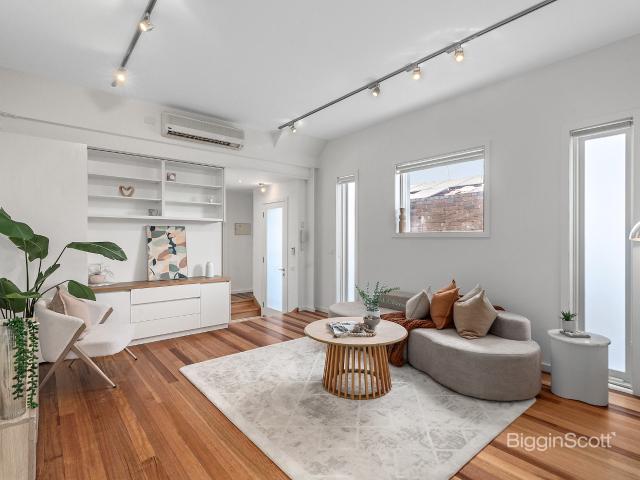 CONTEMPORARY STYLE IN PRIZED POCKET!