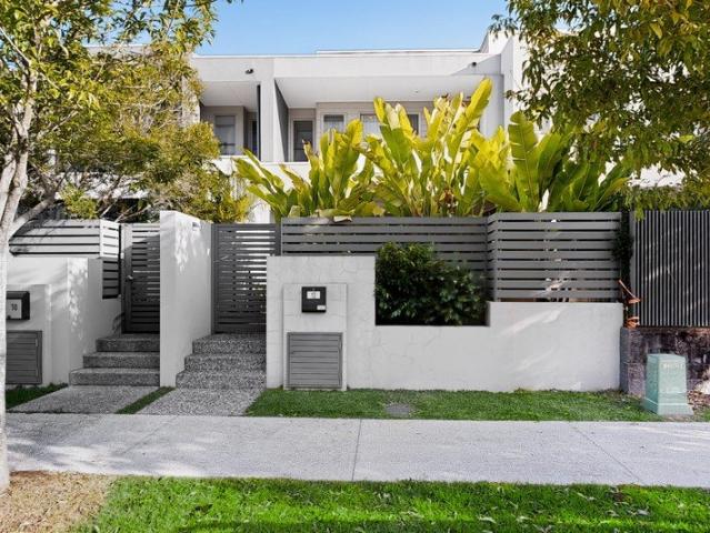CONTEMPORARY STYLE IN THE HEART OF ROBINA