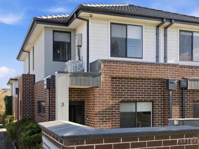 Contemporary Style, Light Filled Luxury & Lifestyle Convenience
