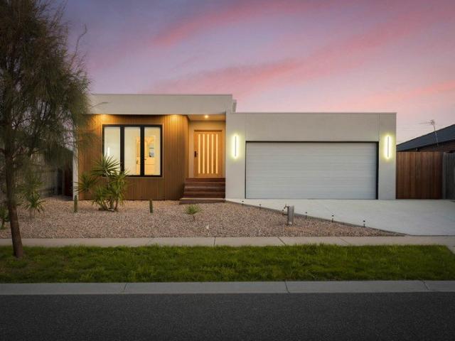CONTEMPORARY STYLE MEETS MODERN FAMILY LIVING