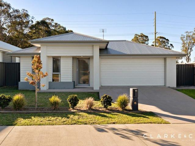 CONTEMPORARY STYLE MEETS PRACTICAL FAMILY LIVING!