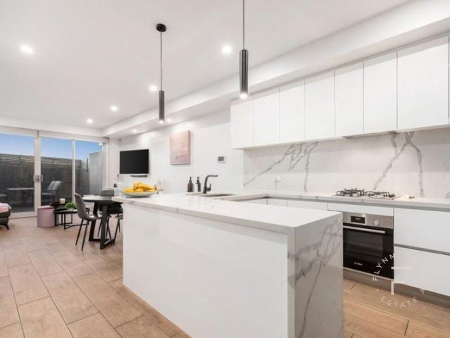 Contemporary Style, Private Entertaining & Village Convenience
