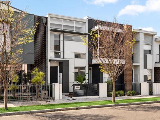 Contemporary Style with an Effortless IndoorOutdoor Connection