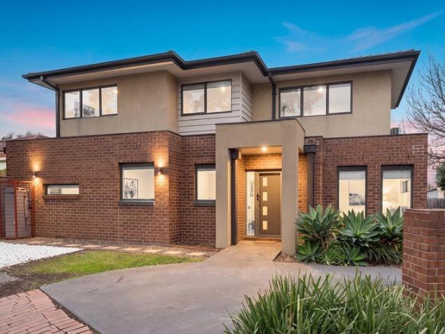 Contemporary Style with North Facing Outdoor Living
