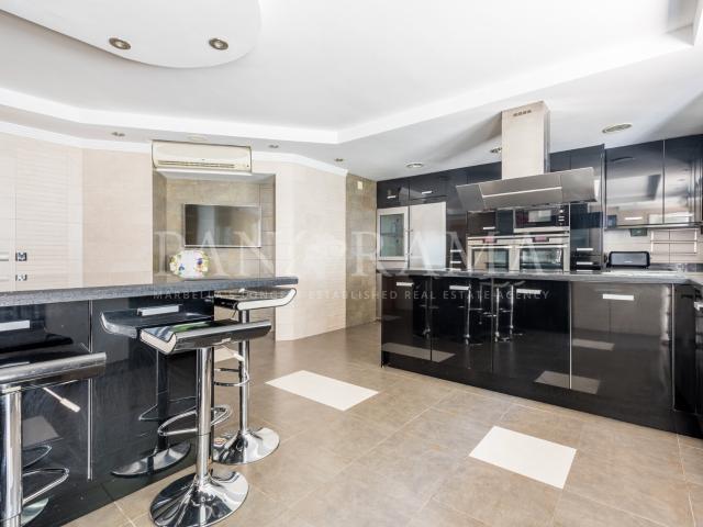 Contemporary style villa on a large plot with sea views in Elviria