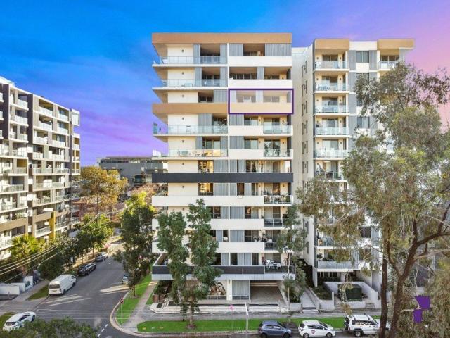 Contemporary street facing apartment located 450m from Bankstown Central and Train station