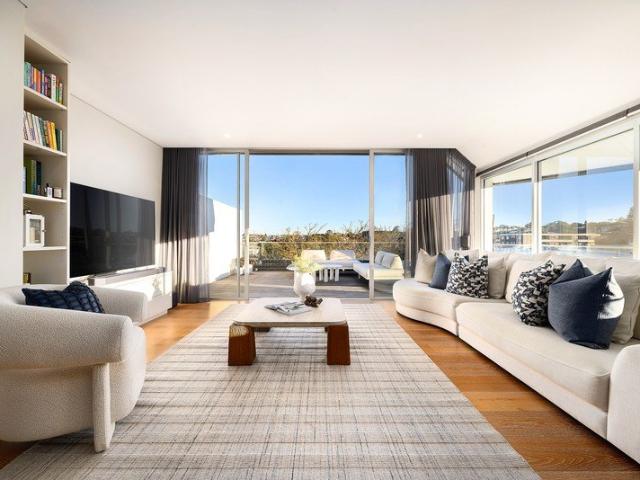 Contemporary Sub Penthouse With Sweeping Ocean Views