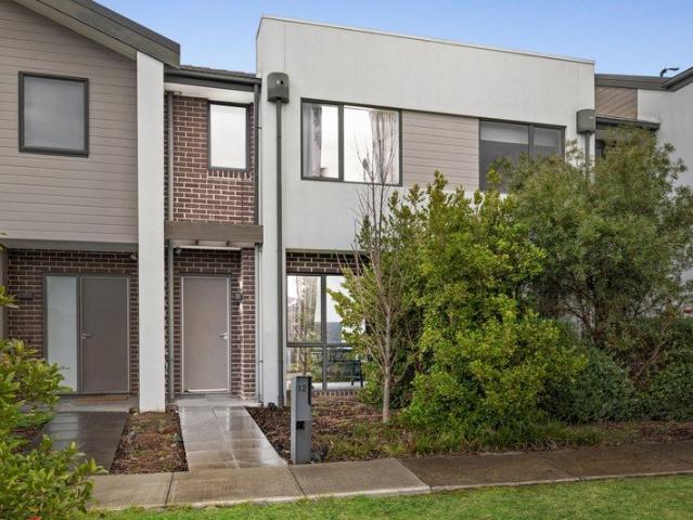 Contemporary Parkside Living in the Heart of the Harcrest Estate