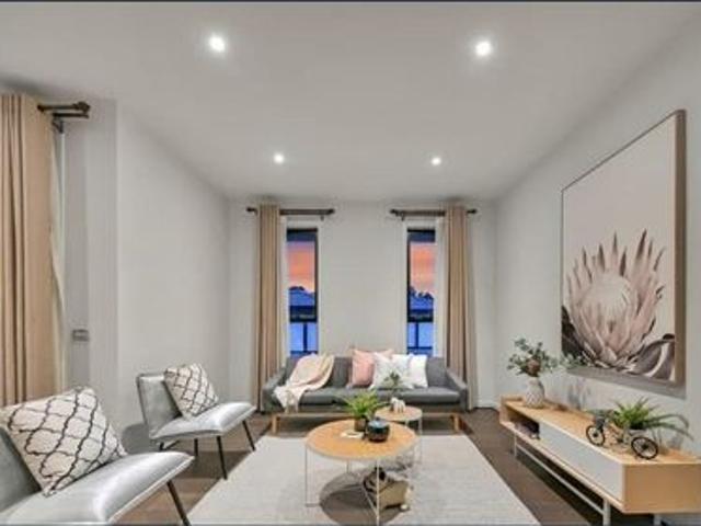 Contemporary & Perfectly Positioned 3 Bedroom Townhouse