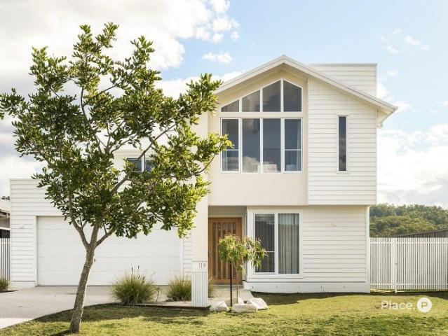 Contemporary Queensland Living with Spectacular Views