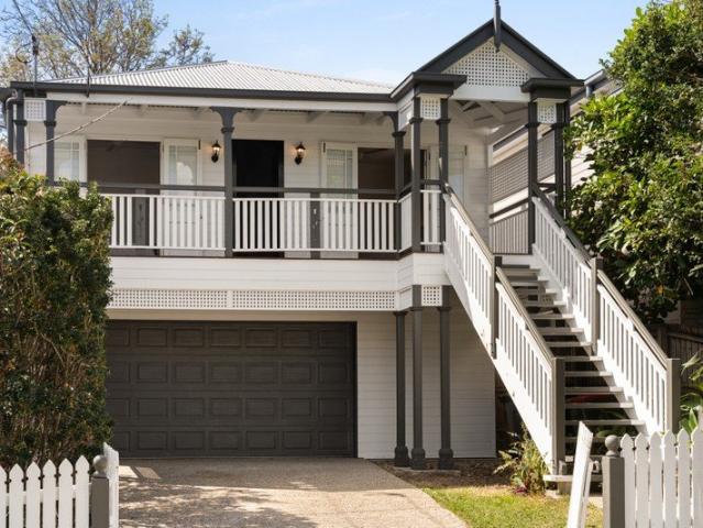 Contemporary Queenslander in Camp Hill avenues