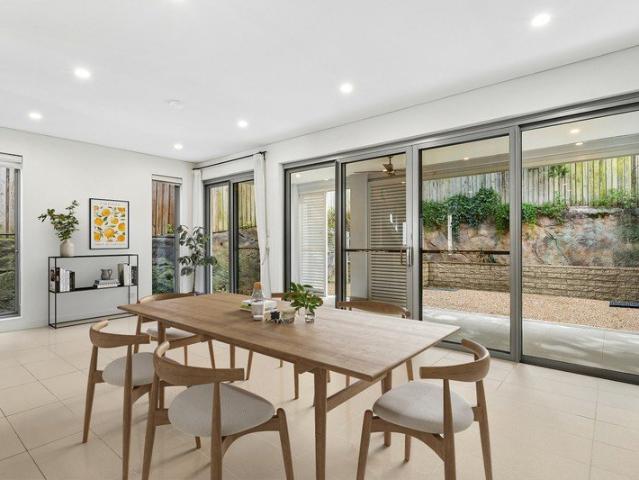 Contemporary residence
