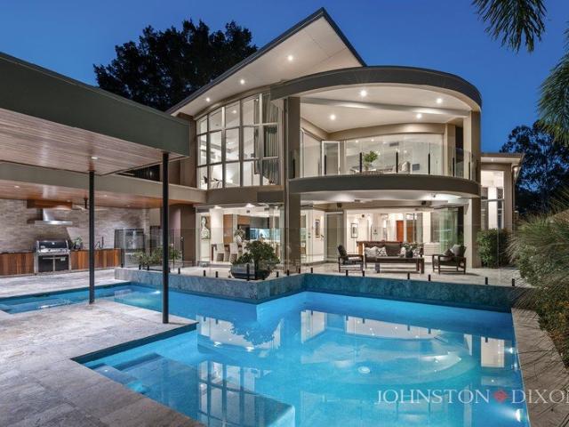 CONTEMPORARY RIVER CHIC