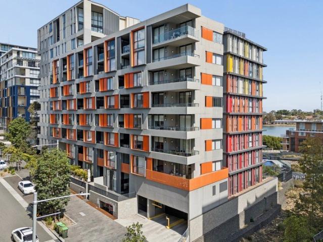 Contemporary Riverside Apartment with Expansive Balcony and Resort Style Living