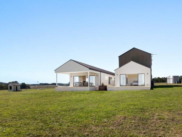 Contemporary Rural Marvel!