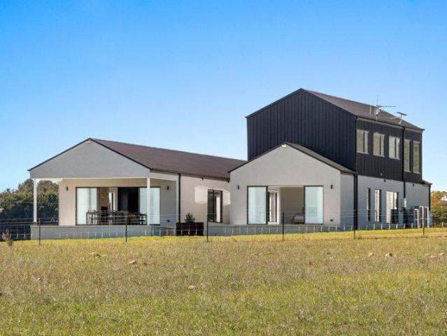 Contemporary Rural Marvel!