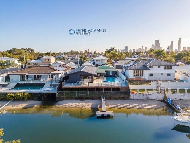 Contemporary waterfront home in a quiet cul de sac