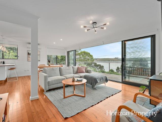 Contemporary Waterfront Living in Kayena