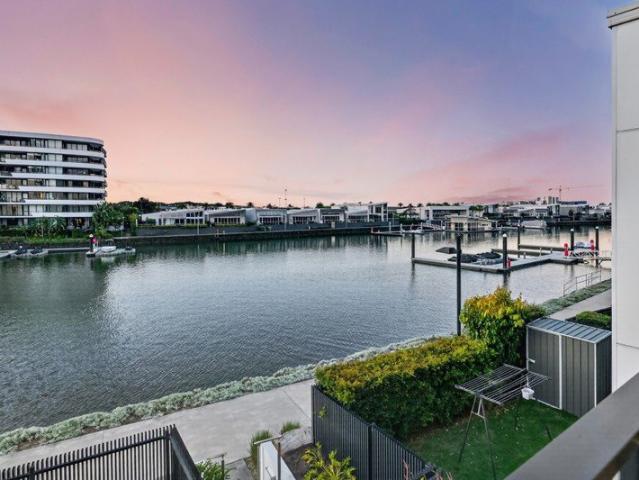 CONTEMPORARY WATERFRONT LIVING IN PRESTIGIOUS DELTA PRECINCT