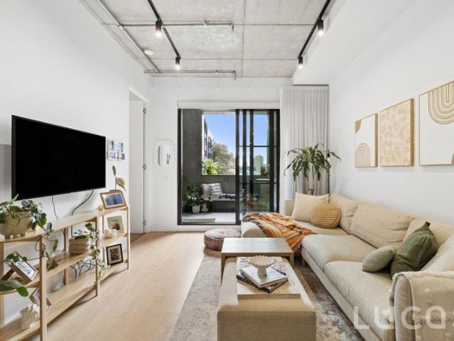 CONTEMPORARY WAREHOUSE STYLE LIVING IN THE HEART OF KENSINGTON