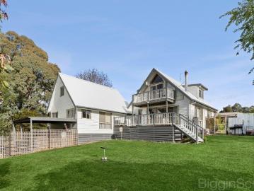 Contemporary Weatherboard Home with Self Contained Studio Beautiful Hepburn Living