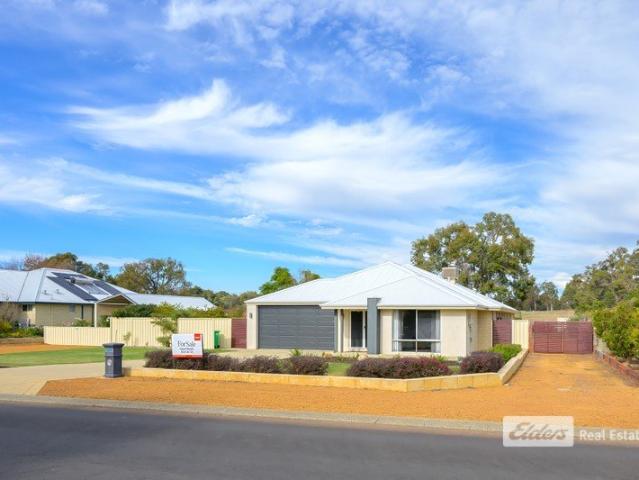 CONTEMPORARY 'TOWN AND COUNTRY' LIVING
