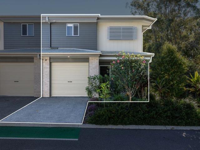 Contemporary Townhome Excellence in the Heart of Runcorn