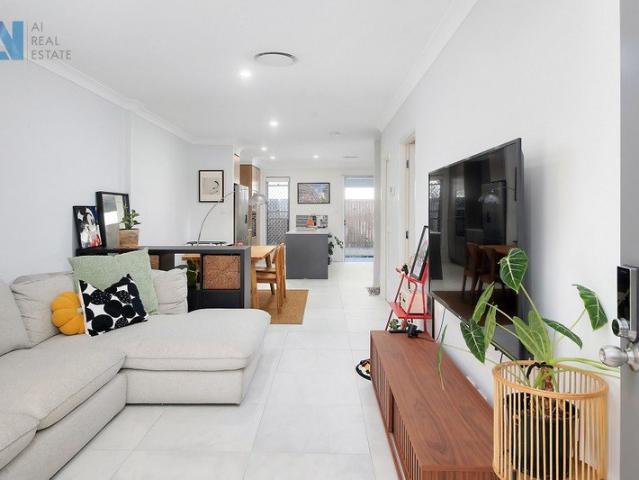 Contemporary Townhome Excellence in the Heart of Runcorn