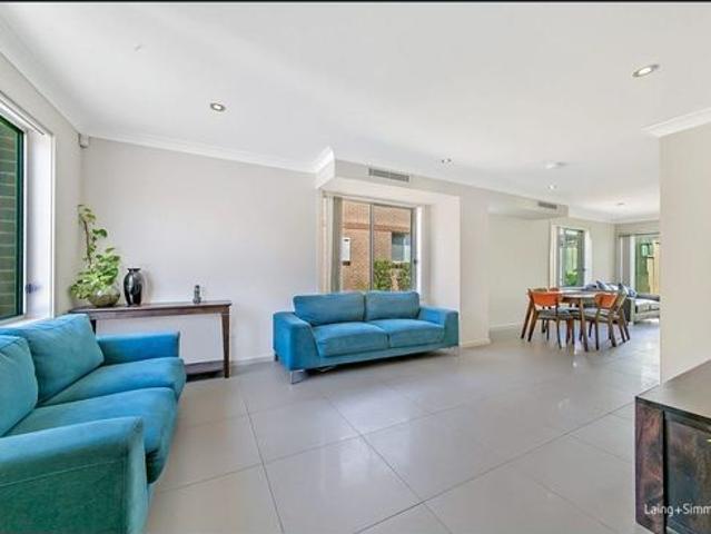 Contemporary Townhouse Offering Loads of Space, Style and Everyday Convenience!