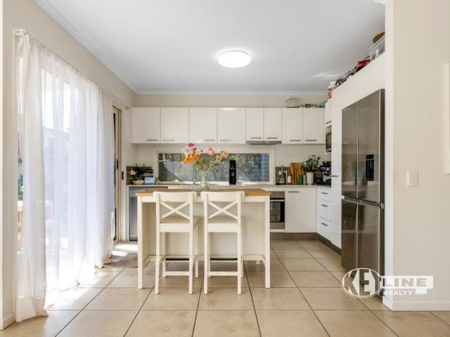 Contemporary Townhouse Offering Space and Flexibility, Just Minutes from Town