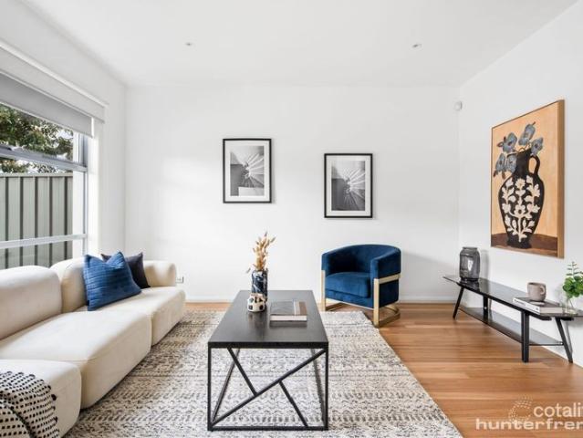 Contemporary Townhouse a Stone's Throw from Beach