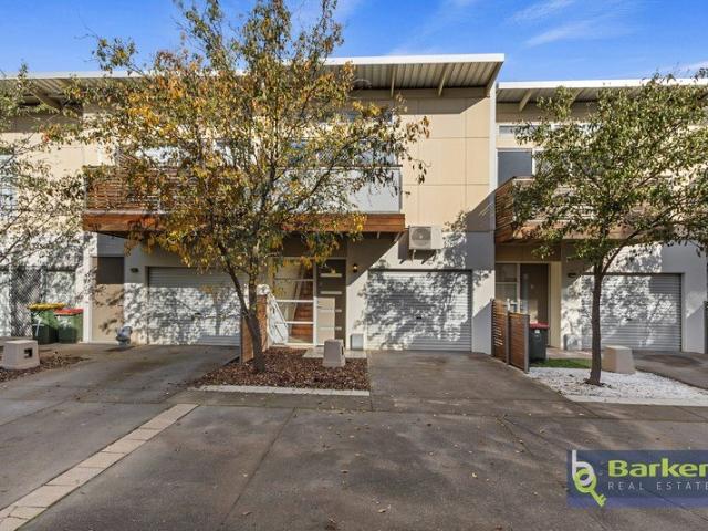 Contemporary Townhouse in Outstanding Location