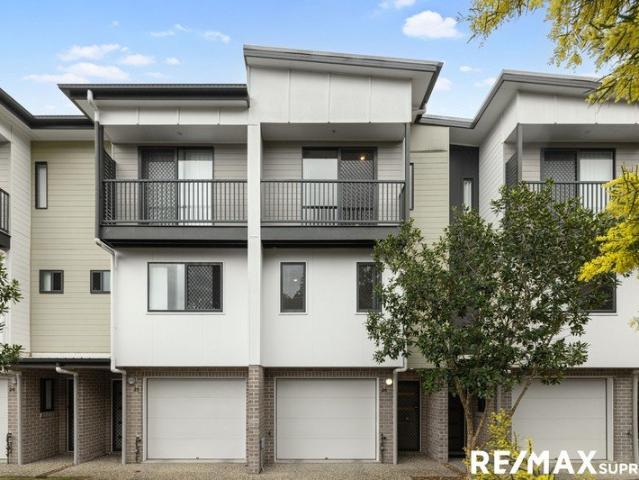 Contemporary Townhouse in Boutique Bunya Heights Stylish Living Only 13km from Brisbane CBD