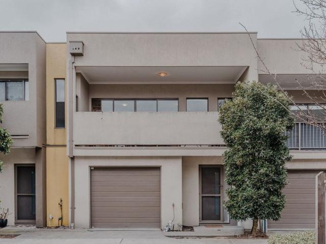 Contemporary Townhouse Living with a Spacious Balcony in Prime Cranbourne North