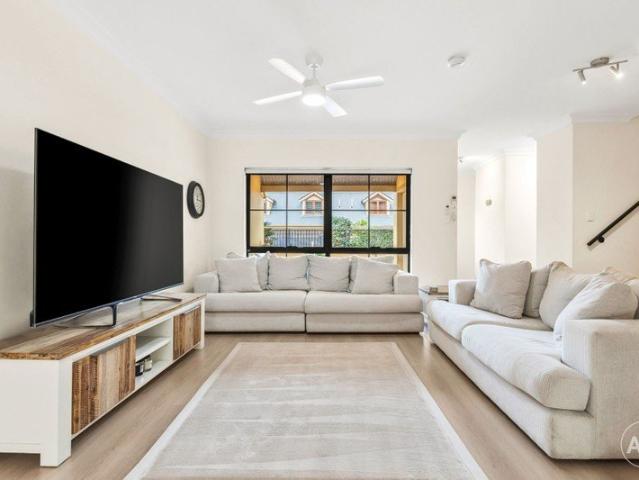 Contemporary Townhouse Living with House Like Space & Privacy