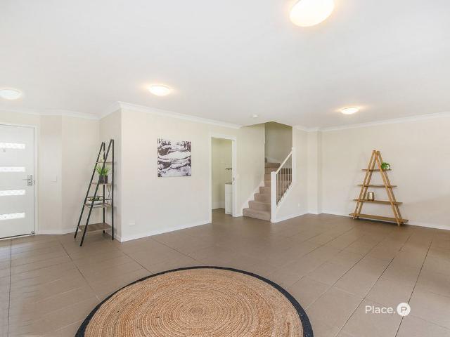 Contemporary Townhouse Living with Private Courtyard & Resort Style Facilities
