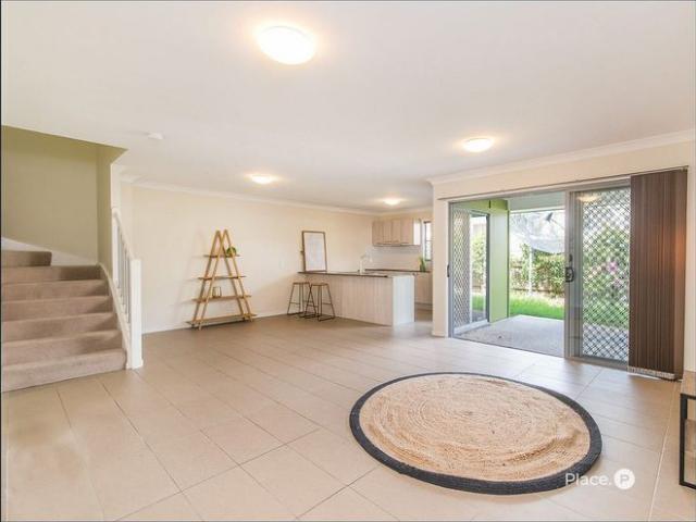 Contemporary Townhouse Living with Private Courtyard & Resort Style Facilities