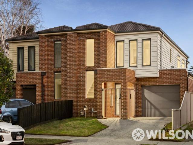 Contemporary Townhouse Living, Flexible Family Space