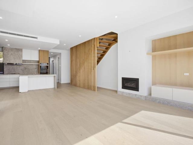 Contemporary Townhouse Living in the Balwyn High Zone