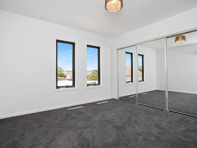 Contemporary Townhouse Living in the Heart of Coburg