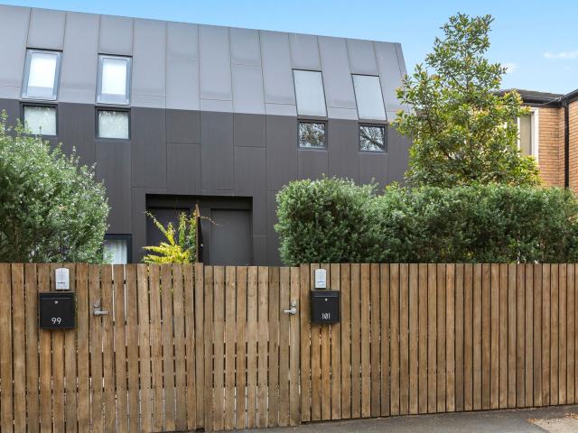 Contemporary Townhouse Living in the Heart of Abbotsford