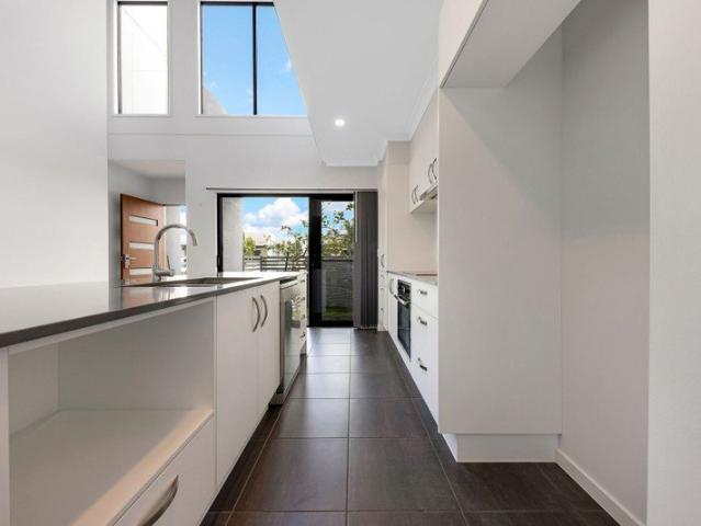 Contemporary townhouse living in the heart of Baringa