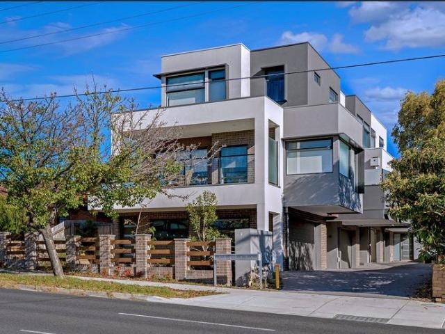 Contemporary Townhouse Living in the Heart of Bulleen